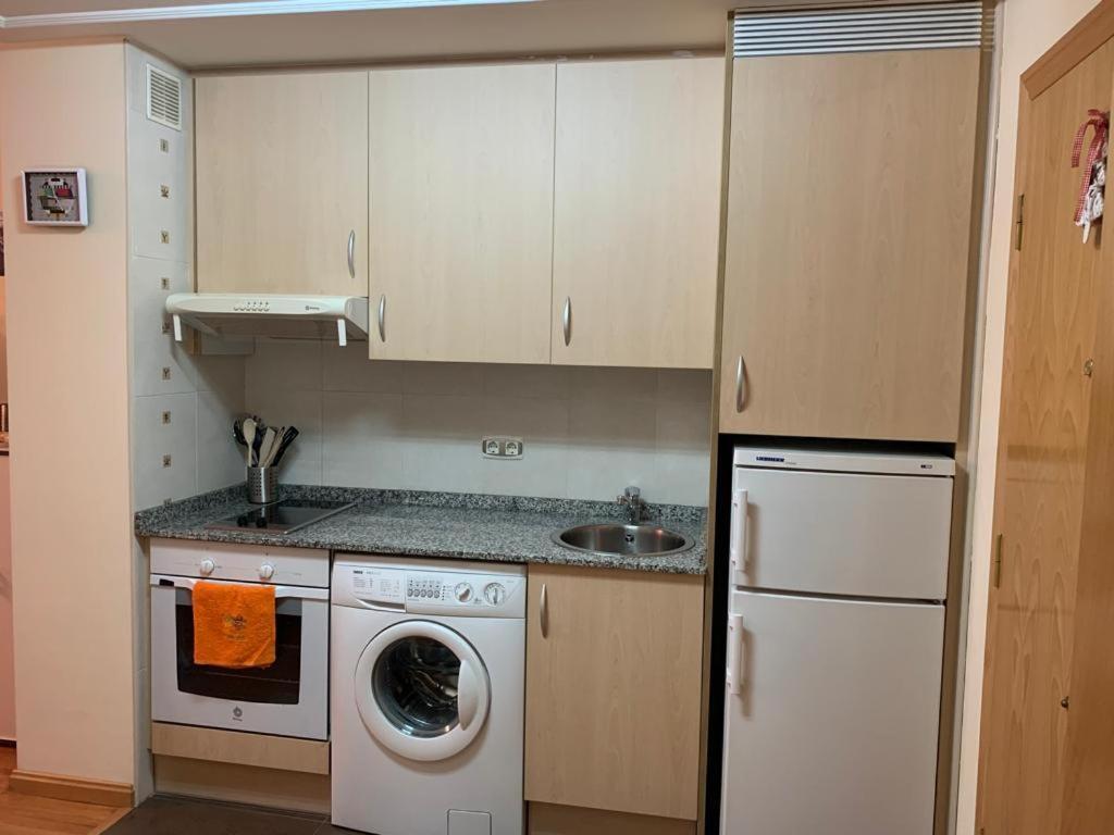 Apartamento Mota-2 Huca-Los Prados; Parking Y Wifi Gratis Oviedo Exteriör bild