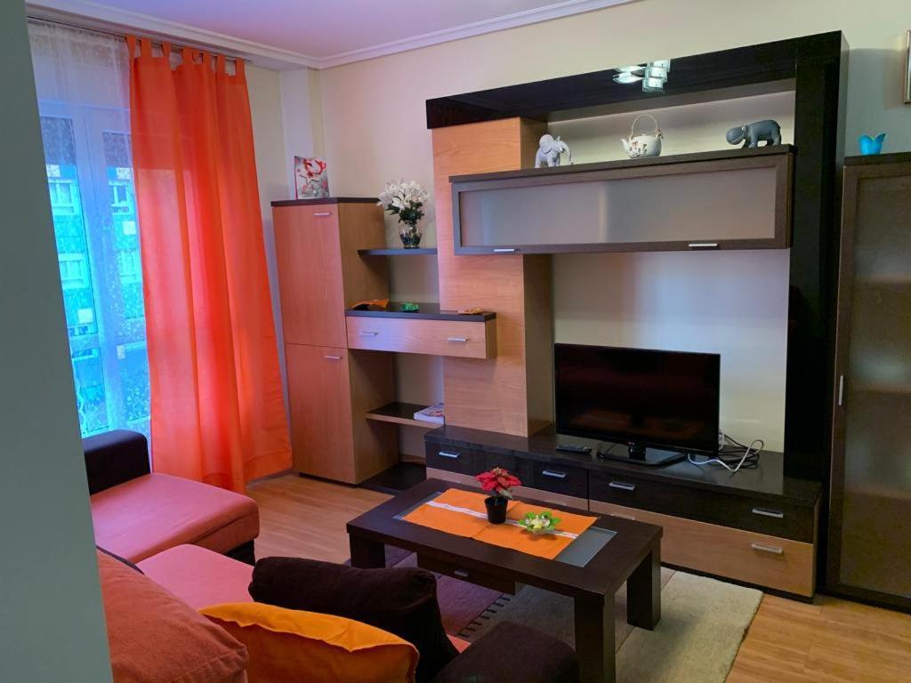 Apartamento Mota-2 Huca-Los Prados; Parking Y Wifi Gratis Oviedo Exteriör bild