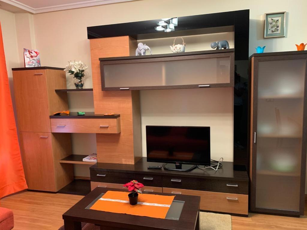 Apartamento Mota-2 Huca-Los Prados; Parking Y Wifi Gratis Oviedo Exteriör bild