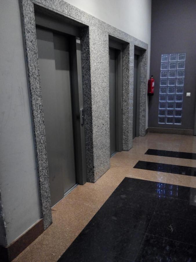 Apartamento Mota-2 Huca-Los Prados; Parking Y Wifi Gratis Oviedo Exteriör bild